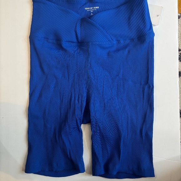 NWT - never worn Year of ours RIBBED V WAIST BIKER SHORT * rare colour * - Picture 1 of 5